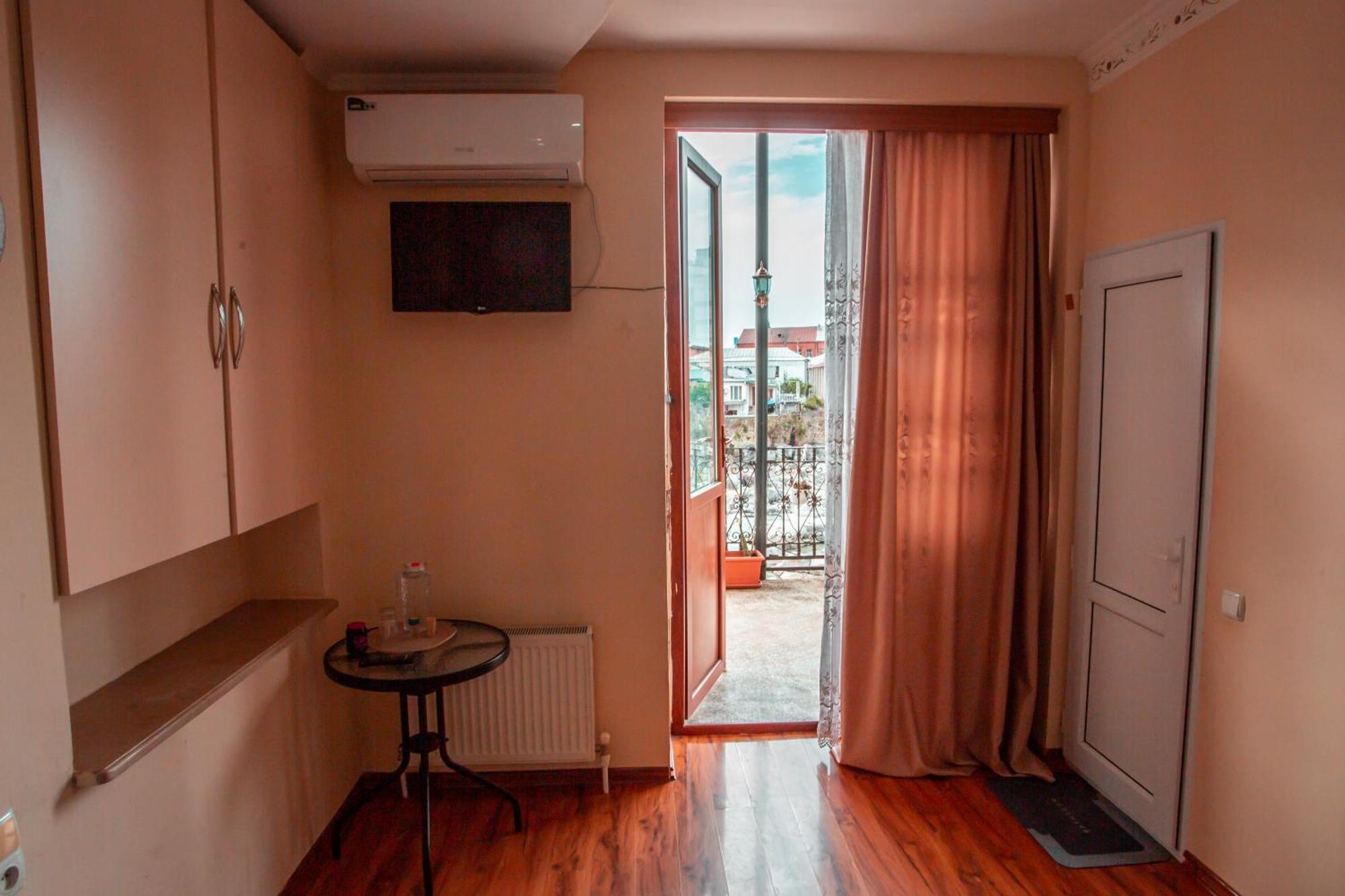 Hotel Caravan Palace Kutaisi Exterior photo