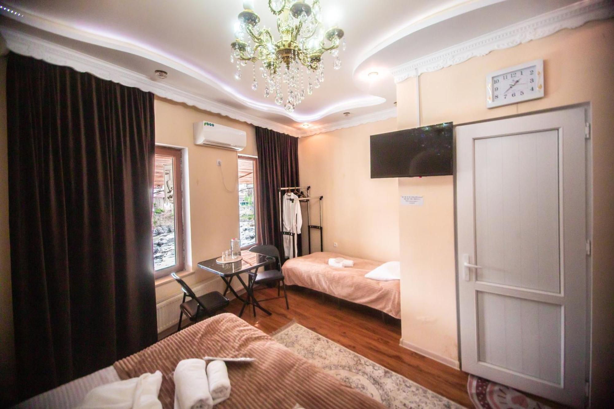 Hotel Caravan Palace Kutaisi Exterior photo