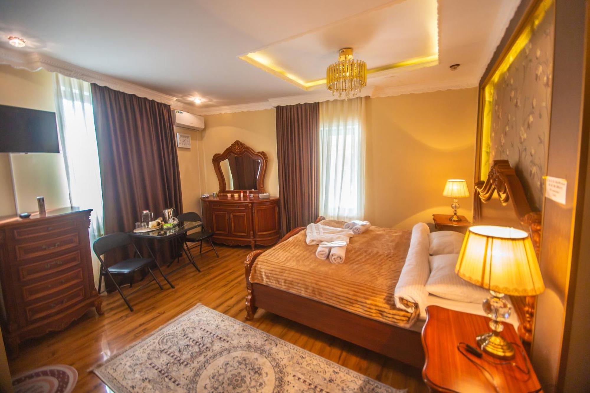 Hotel Caravan Palace Kutaisi Exterior photo