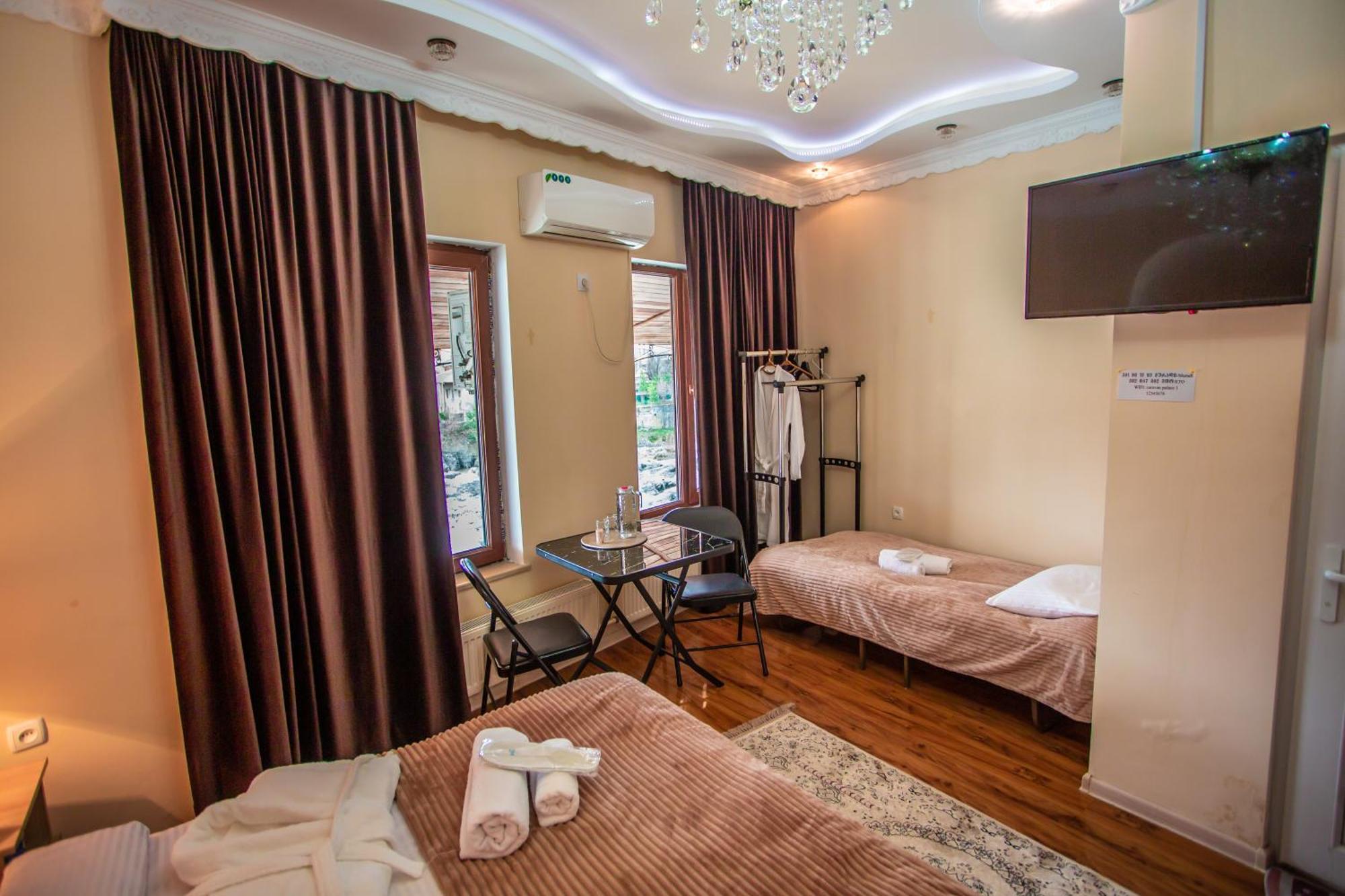 Hotel Caravan Palace Kutaisi Exterior photo