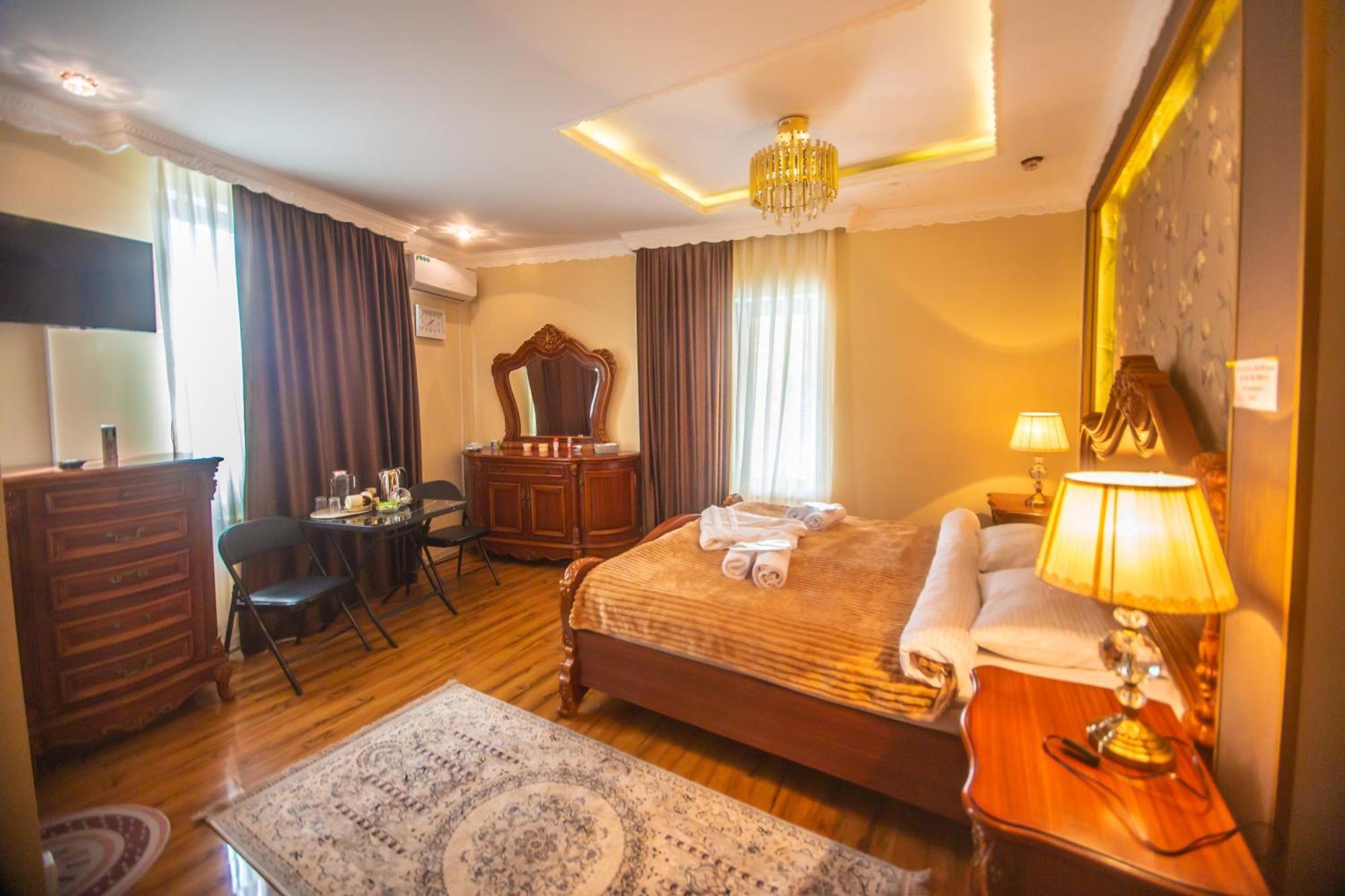Hotel Caravan Palace Kutaisi Exterior photo