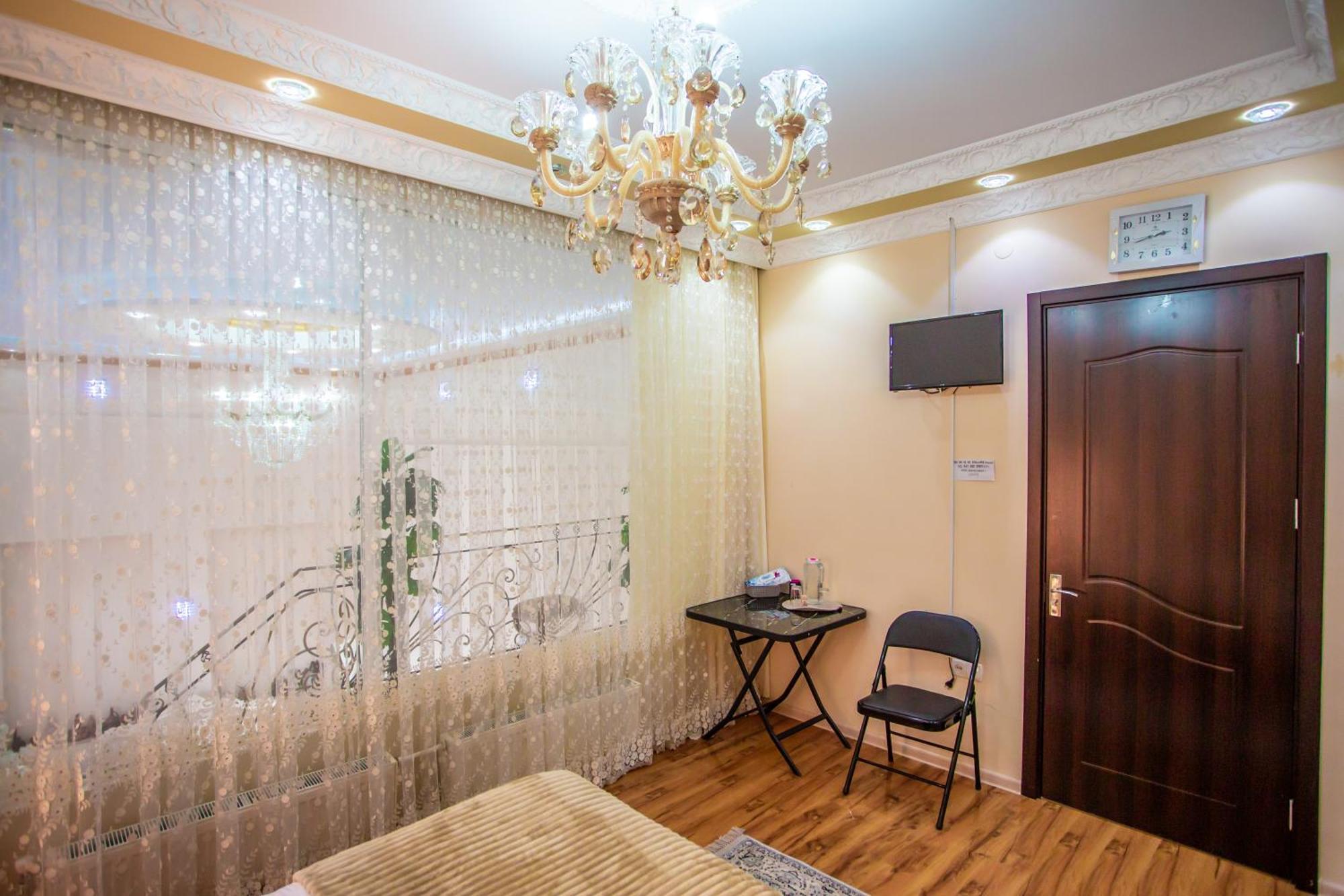 Hotel Caravan Palace Kutaisi Exterior photo