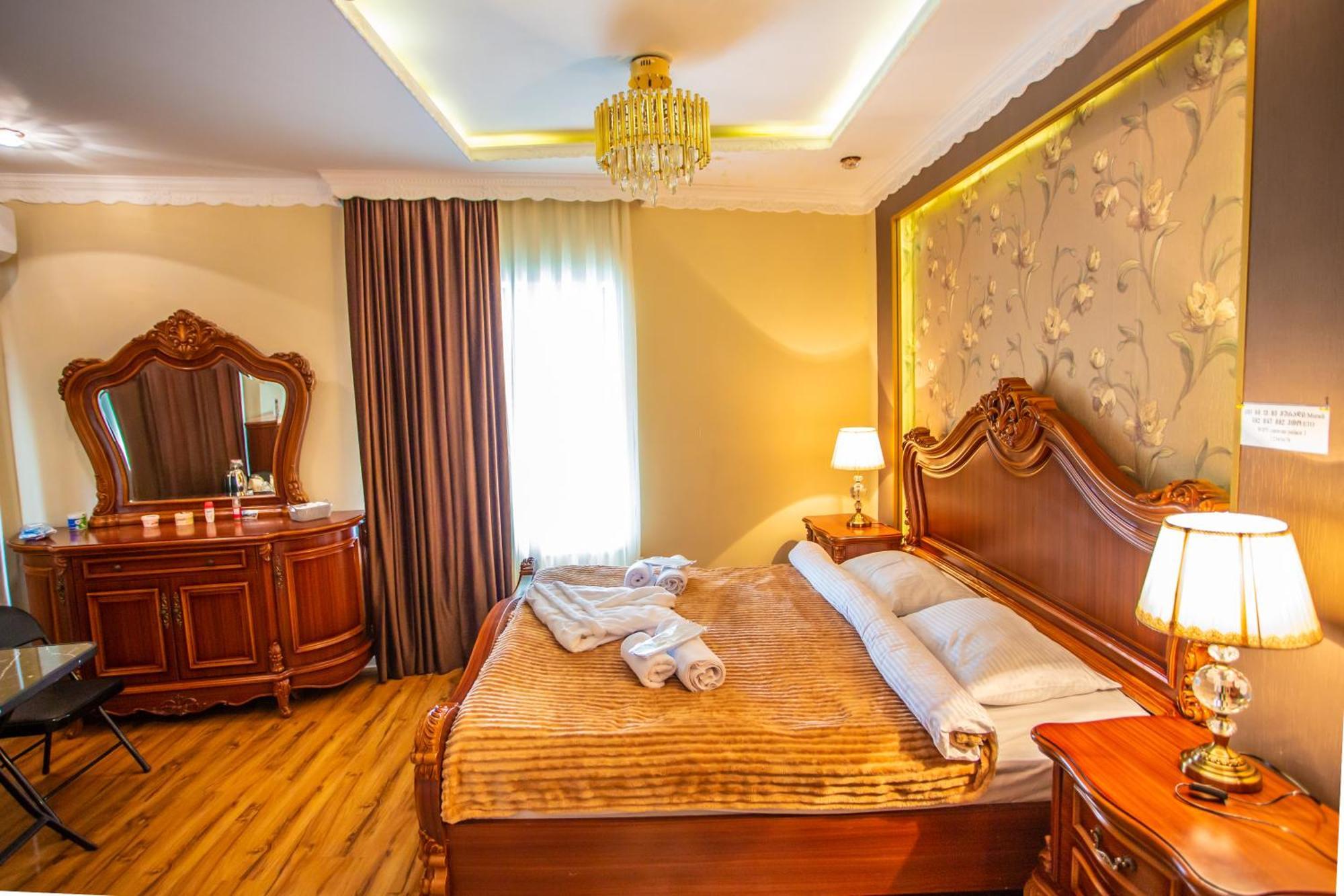 Hotel Caravan Palace Kutaisi Exterior photo
